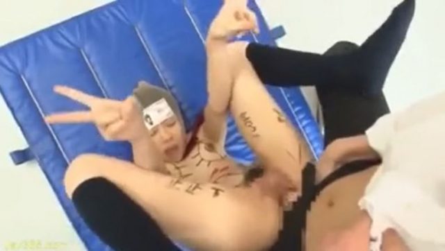 顔パンストと鼻フックでブサイク顔にされた女子校生がマングリ返しで犯される動画