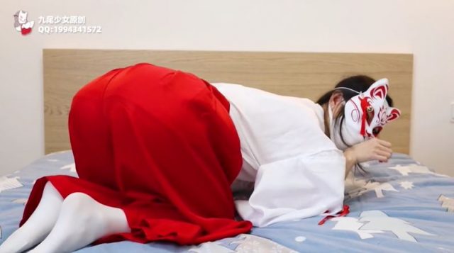 巫女コスプレした美少女が緊縛されていやらしく体中を撫で回されちゃうｗｗｗ