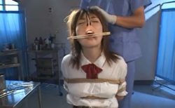 可愛い女子校生が変態医師に緊縛されて執拗な顔責めに悶絶しちゃうｗｗｗ 画像
