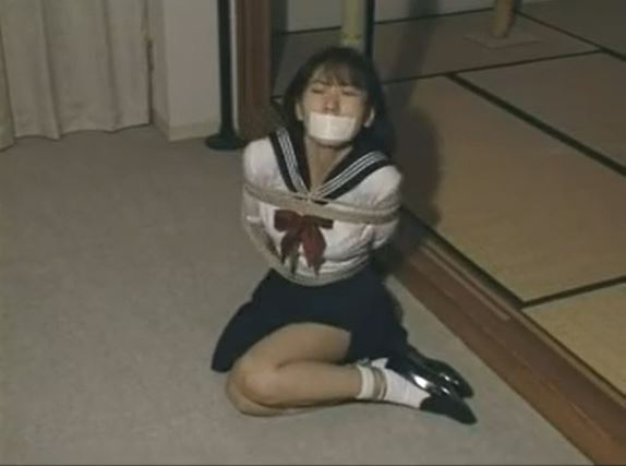 ウブなセーラー服女子校生が緊縛されて放置プレイに悶え苦しむｗｗｗ