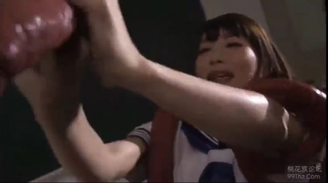 触手に襲われた女子校生が拘束されて口もマンコもズボズボ犯されちゃうｗｗｗ